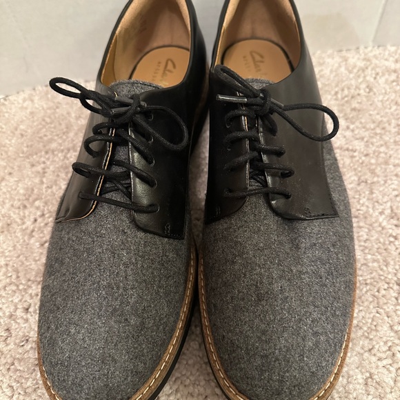 Clarks Black and Gray Leather Loafers, size 10, pre loved - Picture 3 of 5